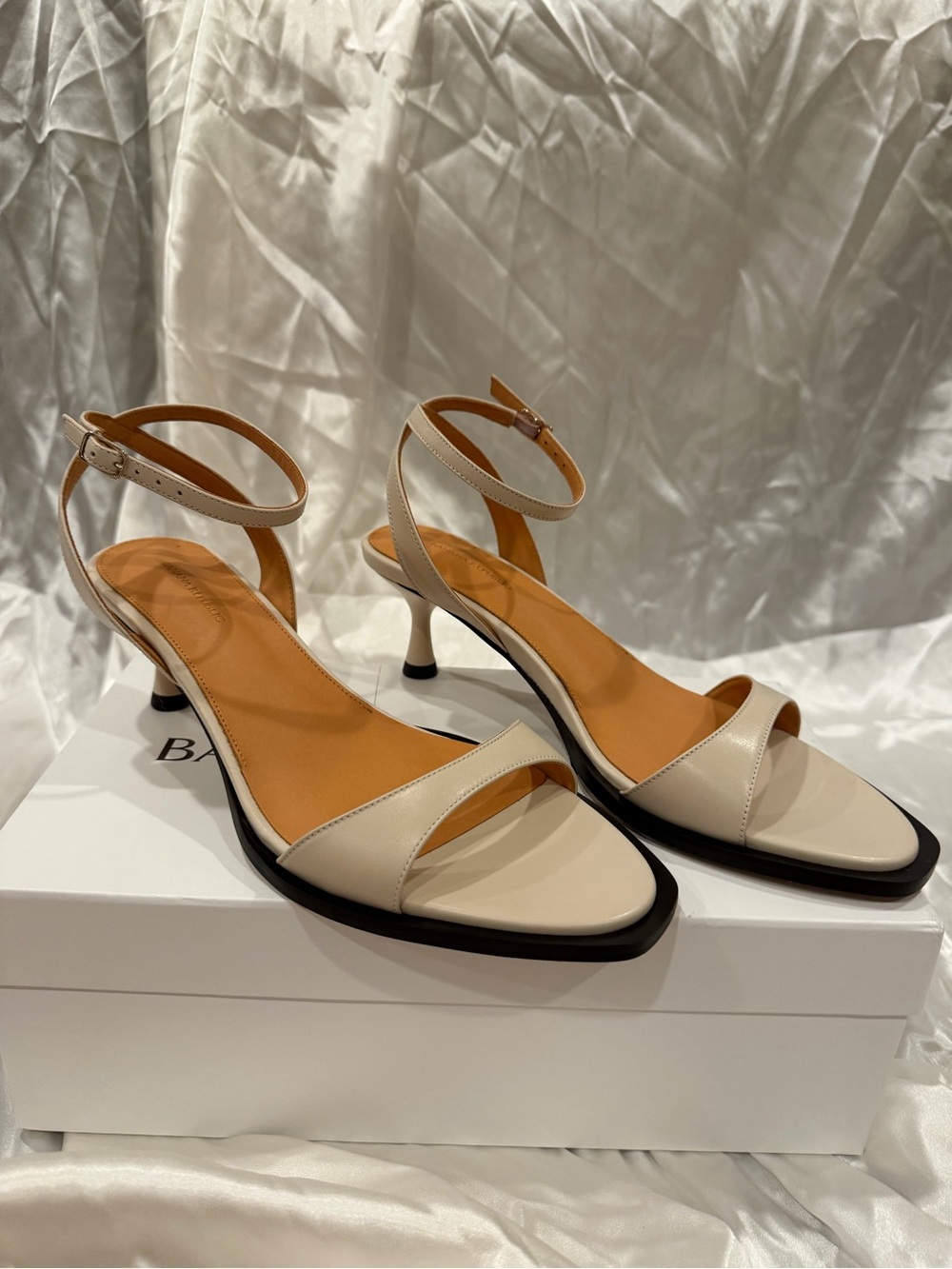 Banana Republic Italian Leather Kitten Heel Sandals